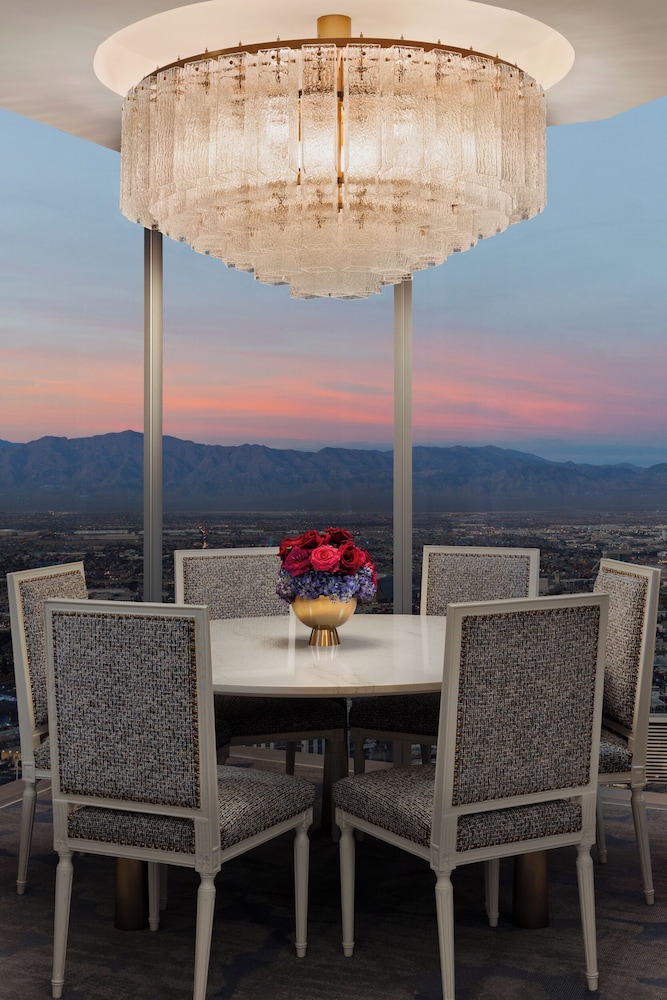 Fontainebleau Las Vegas, MICHELIN Key Award Hotel — Restaurant & bars in Las Vegas, Nevada