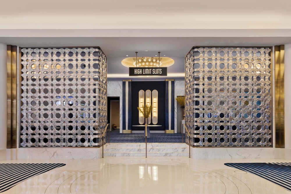 Fontainebleau Las Vegas, MICHELIN Key Award Hotel — Hotel building in Las Vegas, Nevada