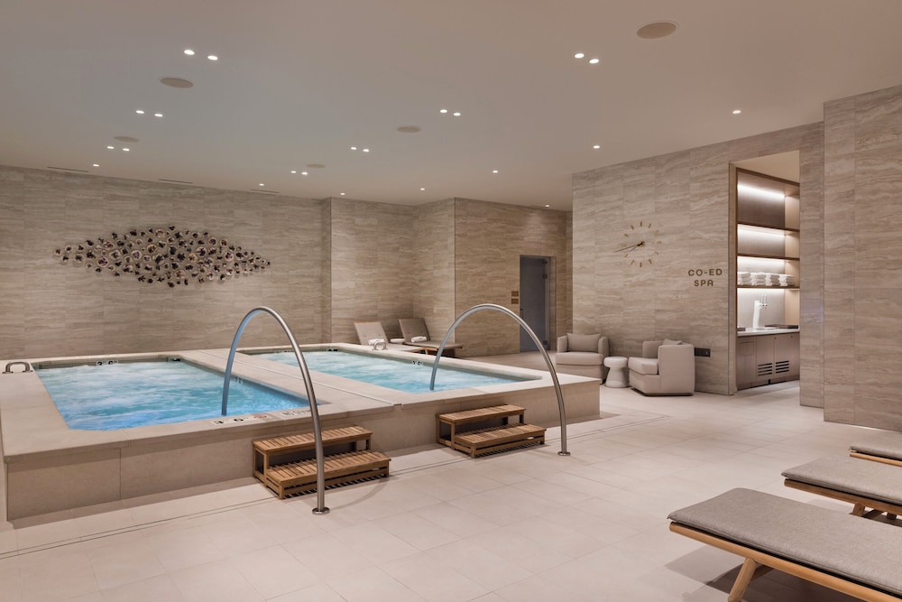 Fontainebleau Las Vegas, MICHELIN Key Award Hotel — Spa in Las Vegas, Nevada