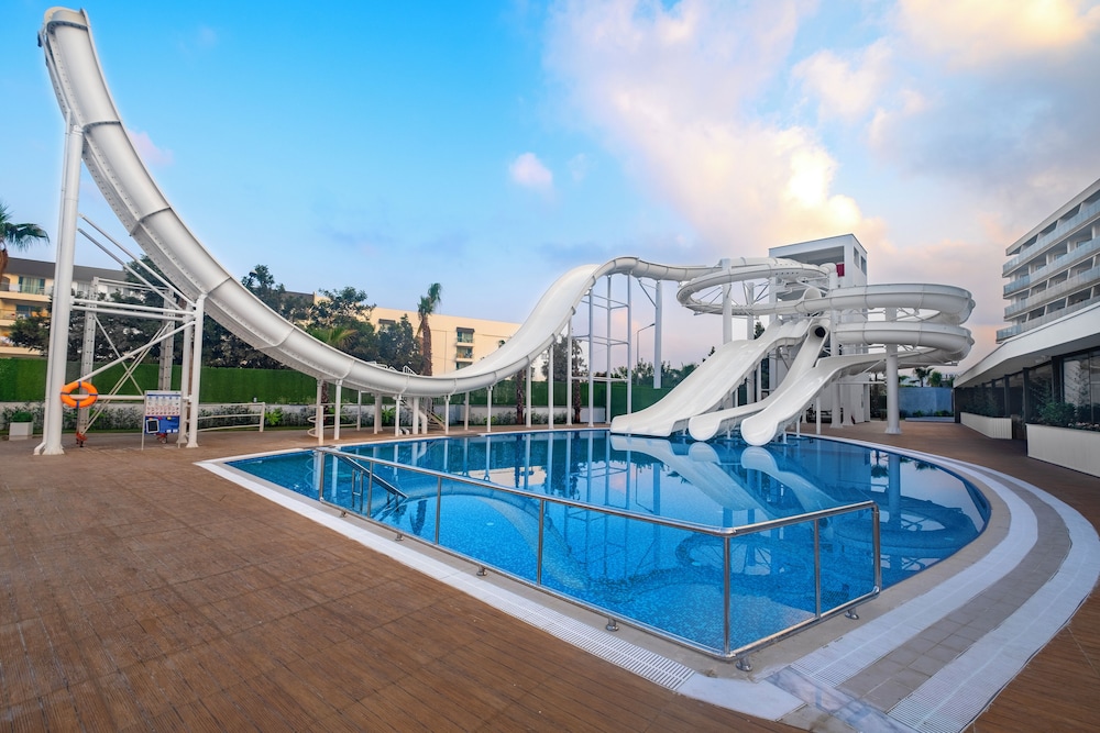 Rubi Platinum Sign - All inclusive — Swimming pool in Alanya