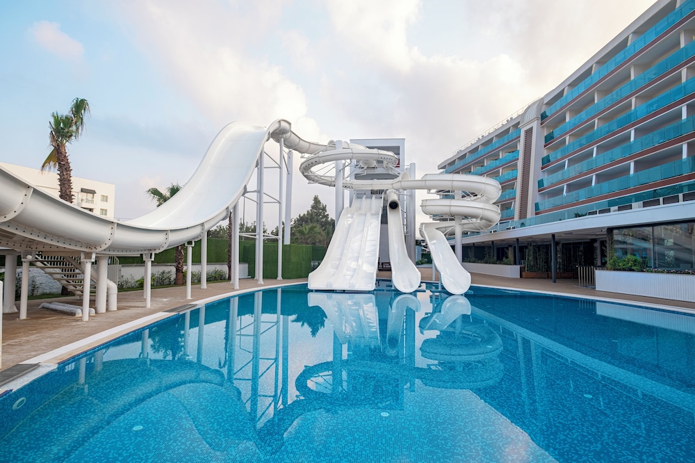 Rubi Platinum Sign - All inclusive — Swimming pool in Alanya