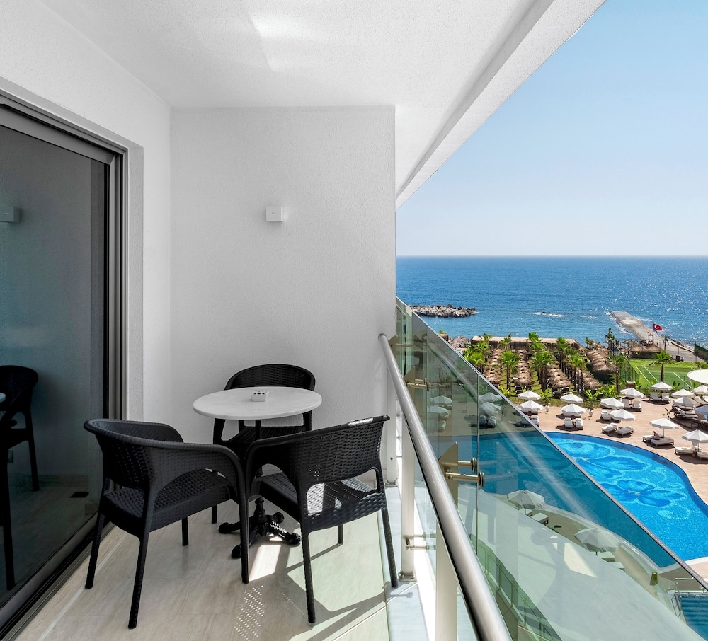 Rubi Platinum Sign - All inclusive — Hotel rooms in Alanya