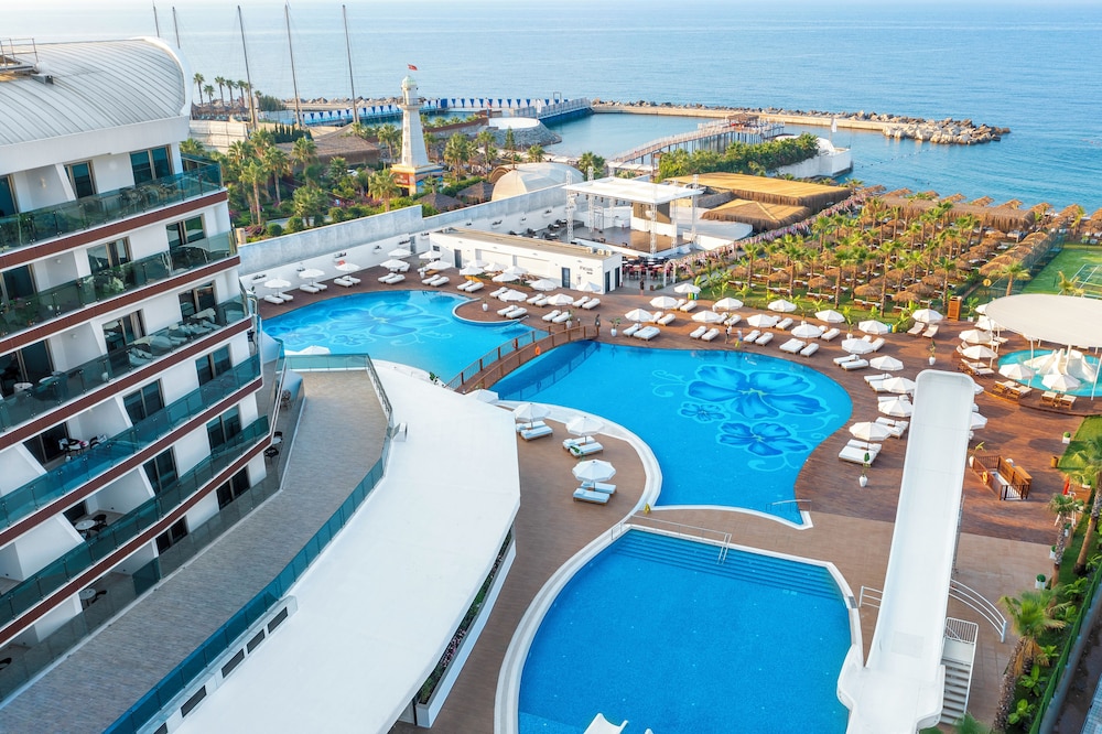 Rubi Platinum Sign - All inclusive — Swimming pool in Alanya