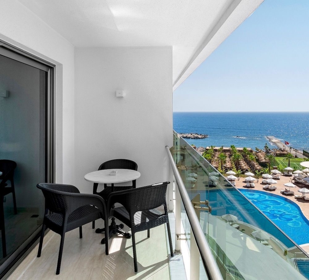 Rubi Platinum Sign - All inclusive — Hotel rooms in Alanya
