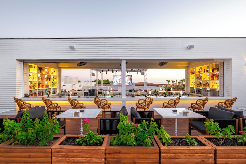 Rubi Platinum Sign - All inclusive — Restaurant & bars in Alanya