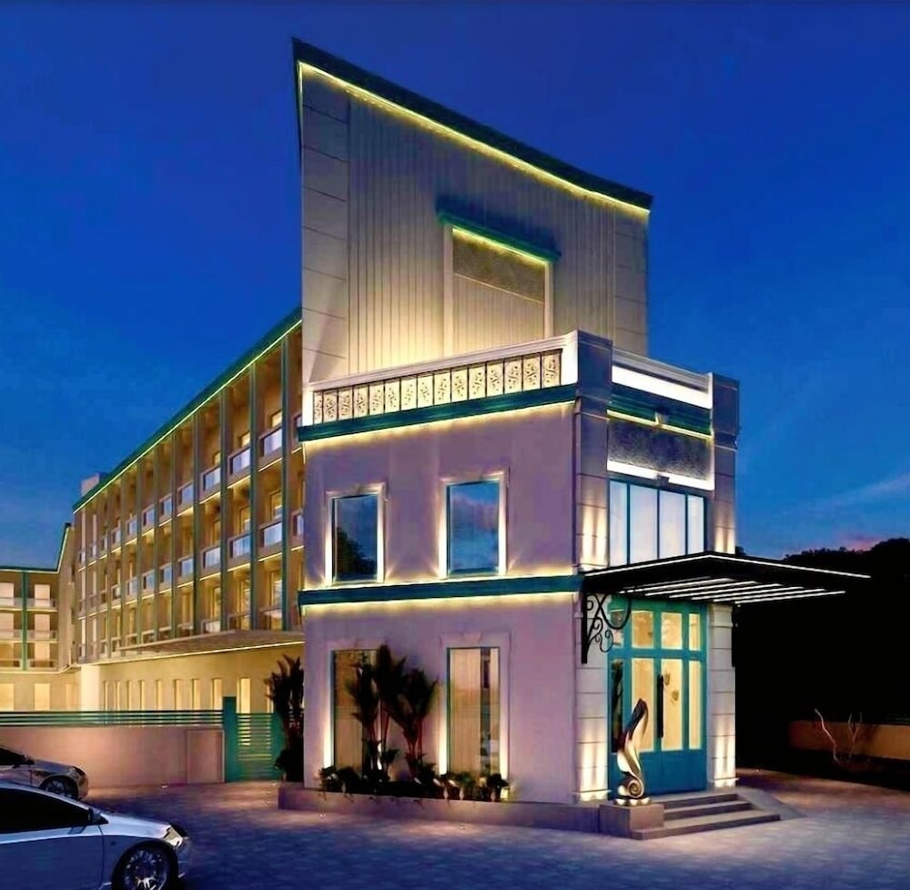 Ramada by Wyndham Goa Arpora — Hotel building in Arpora, Goa