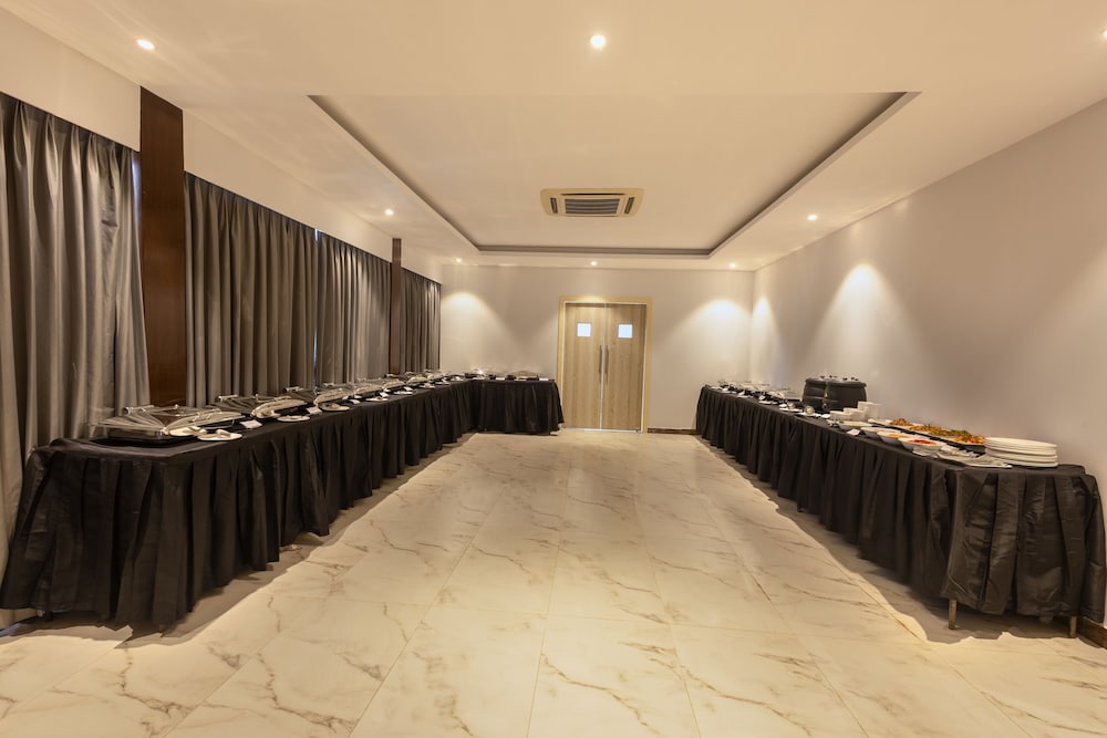 Ramada by Wyndham Goa Arpora — Restaurant & bars in Arpora, Goa