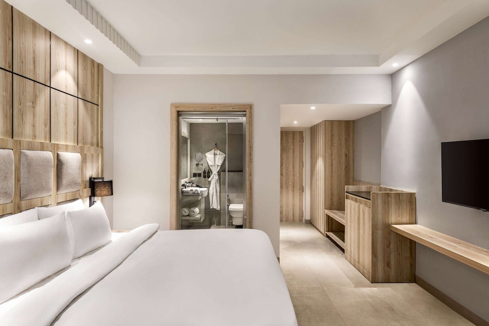 Ramada by Wyndham Goa Arpora — Hotel rooms in Arpora, Goa