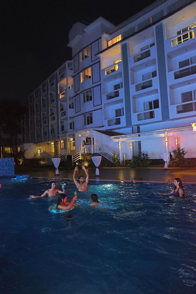 Ramada by Wyndham Goa Arpora — Swimming pool in Arpora, Goa