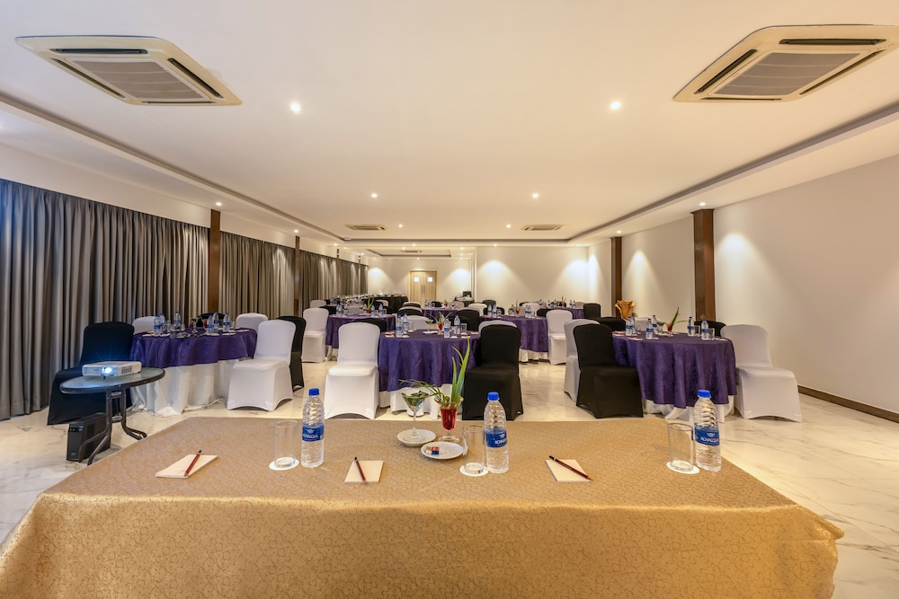 Ramada by Wyndham Goa Arpora — Restaurant & bars in Arpora, Goa