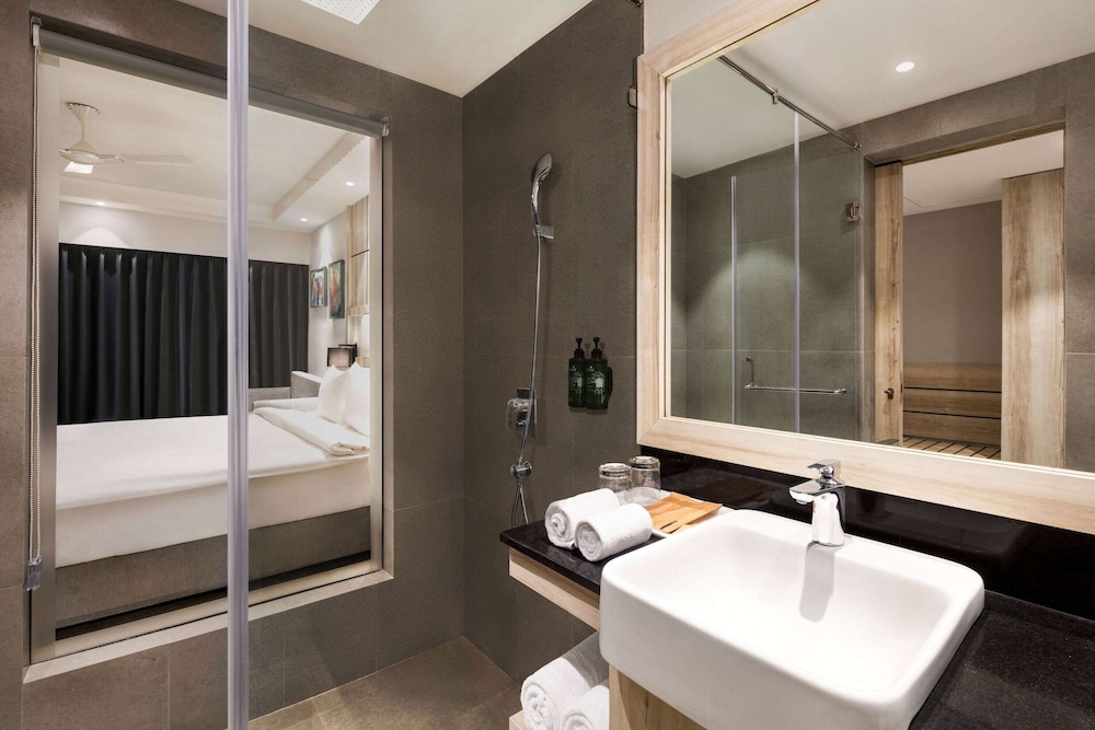 Ramada by Wyndham Goa Arpora — Hotel rooms in Arpora, Goa
