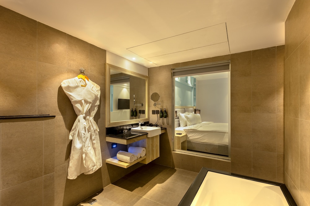 Ramada by Wyndham Goa Arpora — Hotel rooms in Arpora, Goa