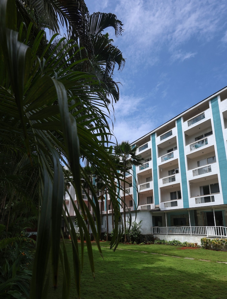 Ramada by Wyndham Goa Arpora — Hotel building in Arpora, Goa