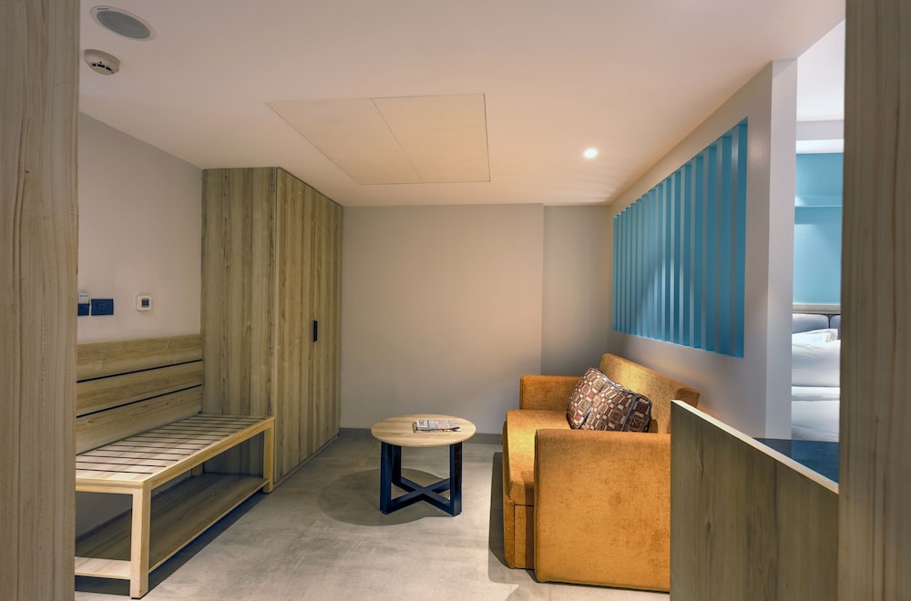 Ramada by Wyndham Goa Arpora — Hotel rooms in Arpora, Goa