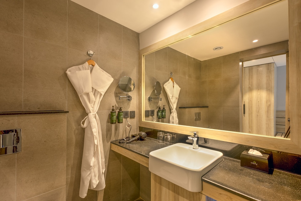 Ramada by Wyndham Goa Arpora — Hotel rooms in Arpora, Goa
