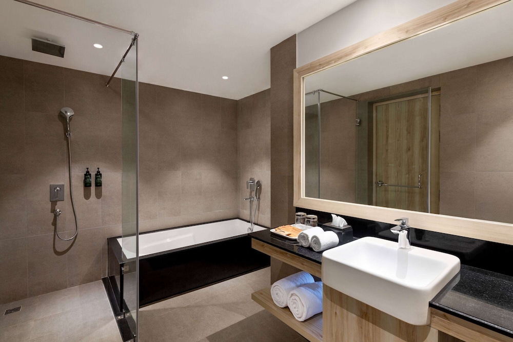 Ramada by Wyndham Goa Arpora — Hotel rooms in Arpora, Goa