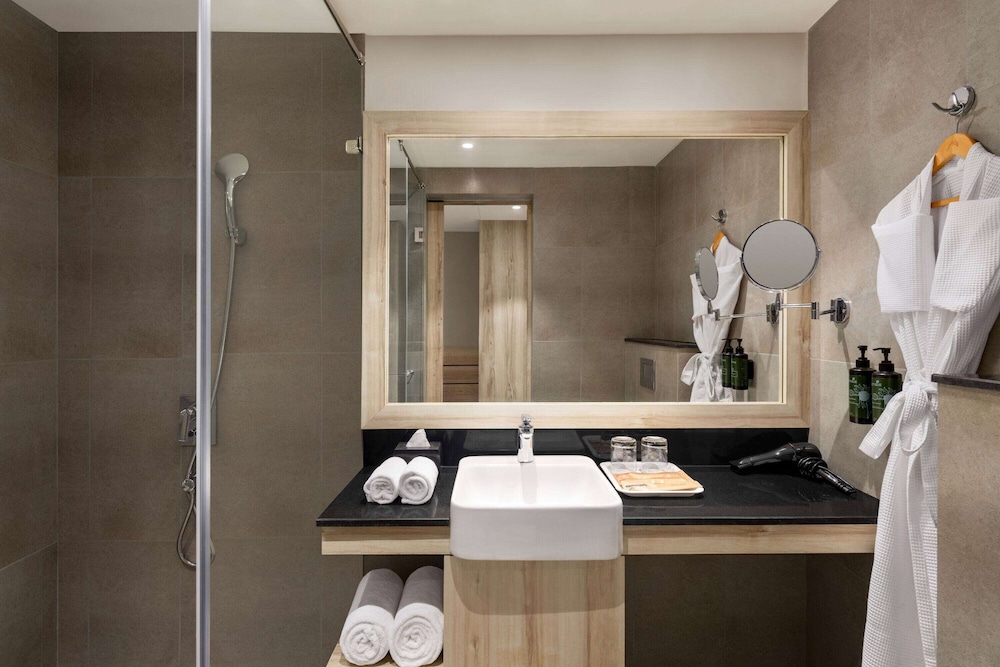Ramada by Wyndham Goa Arpora — Hotel rooms in Arpora, Goa