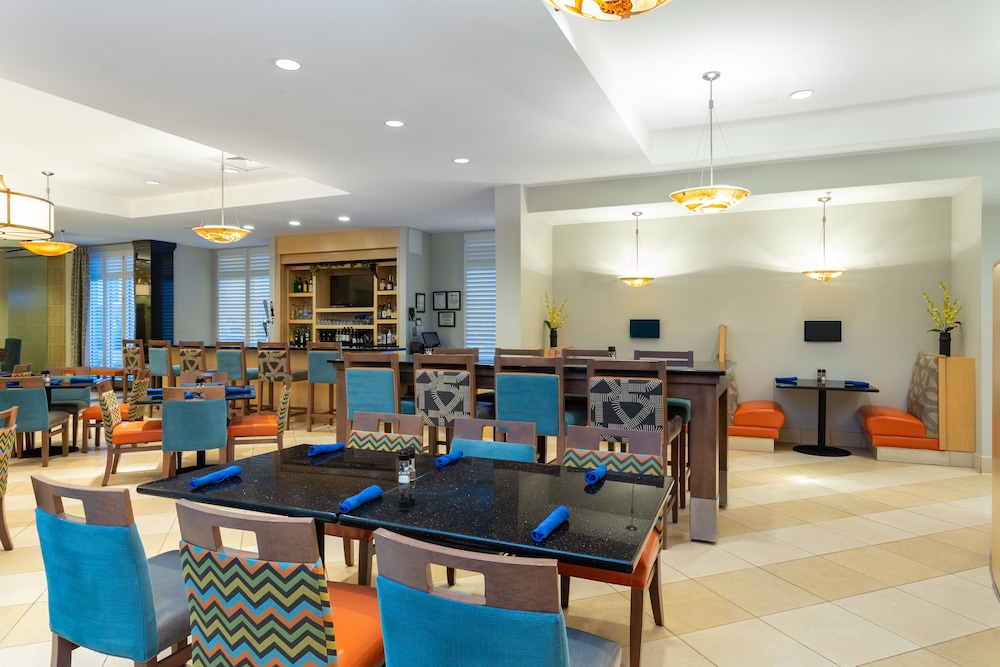 Holiday Inn Winter Haven by IHG — Restaurant & bars in Winter Haven, Florida