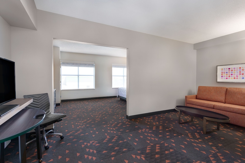 Holiday Inn Winter Haven by IHG — Hotel rooms in Winter Haven, Florida