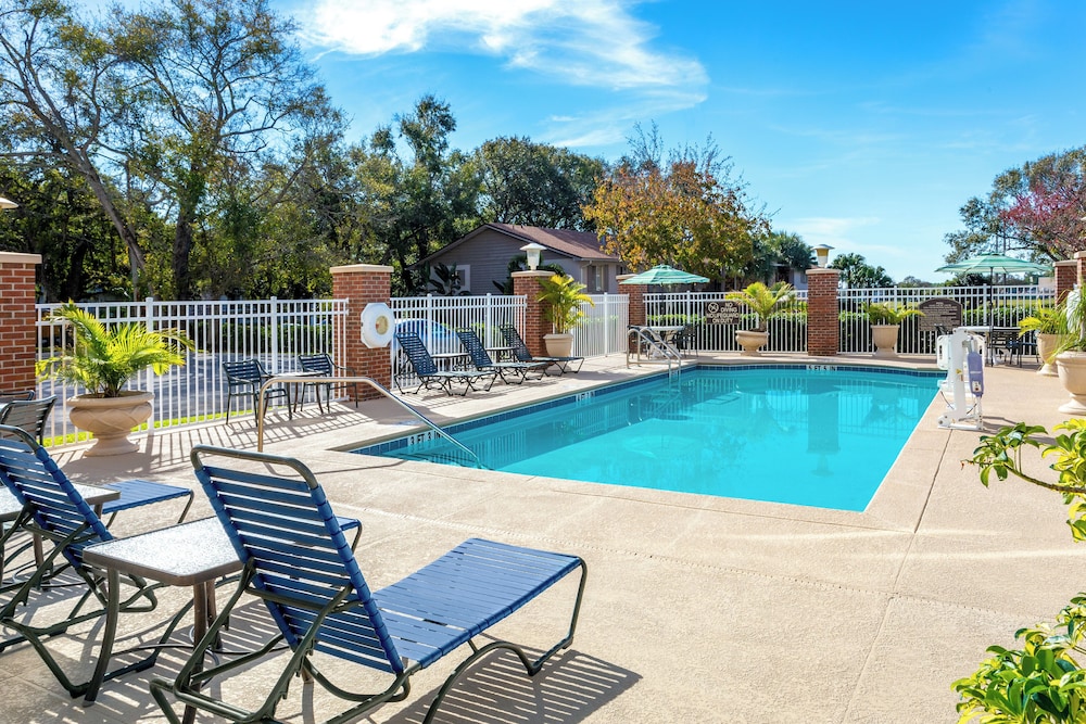 Holiday Inn Winter Haven by IHG — Swimming pool in Winter Haven, Florida