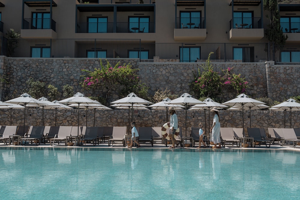Elios Hill - Sun Kissed Happiness — Swimming pool in Hersonissos