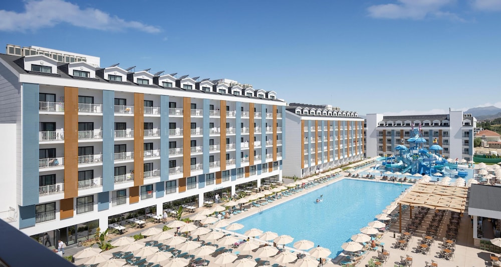 Arcanus Hotels Trendline Side — Hotel building in Side