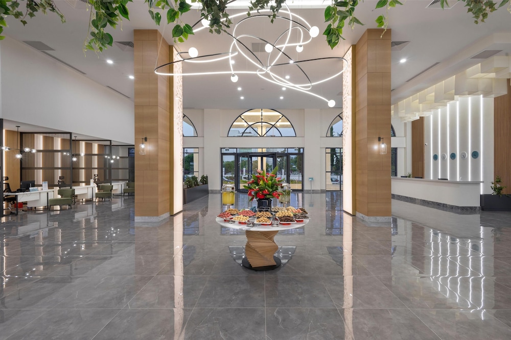 Arcanus Hotels Trendline Side — Hotel building in Side