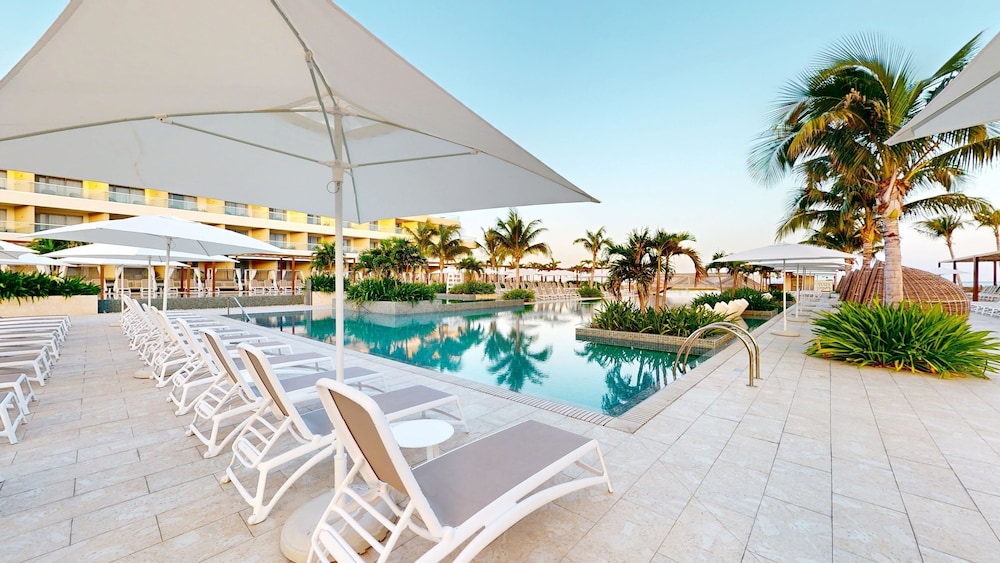Princess Grand Jamaica Resort - All Inclusive — Swimming pool in Green Island