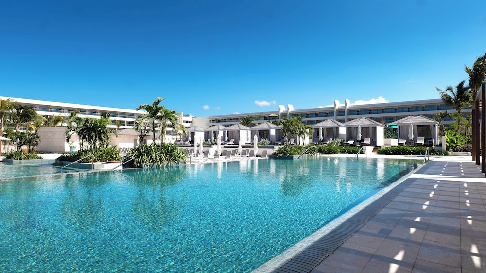 Princess Grand Jamaica Resort - All Inclusive — Swimming pool in Green Island
