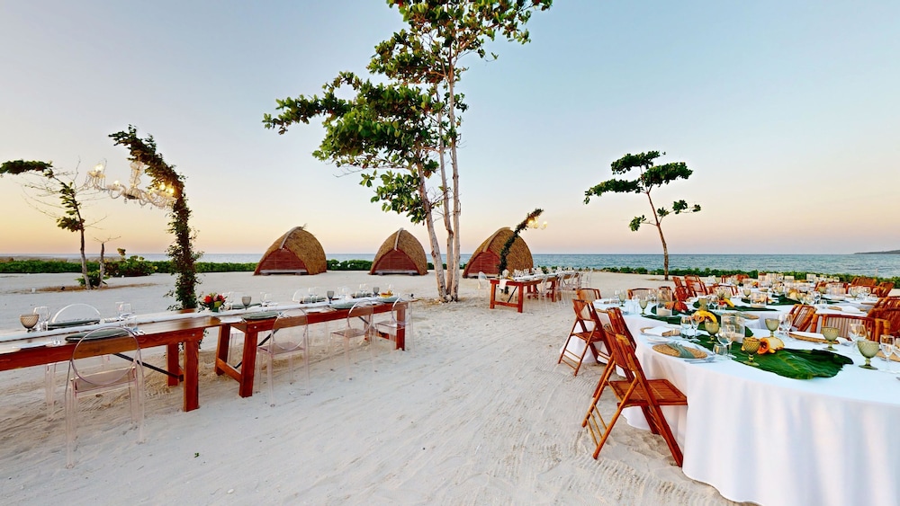 Princess Grand Jamaica Resort - All Inclusive — Beach in Green Island