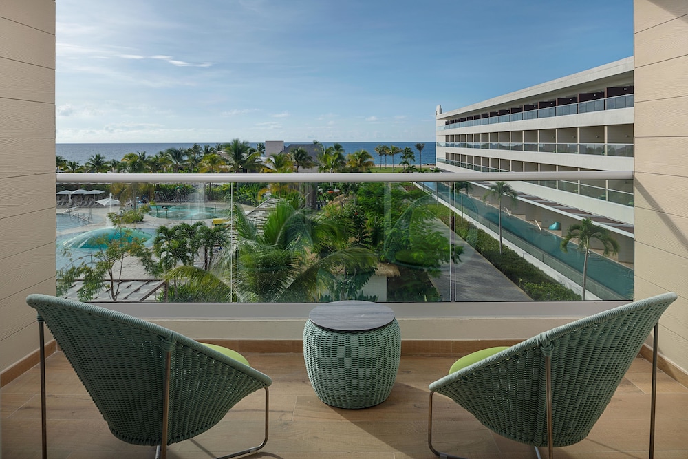 Princess Grand Jamaica Resort - All Inclusive — Hotel rooms in Green Island