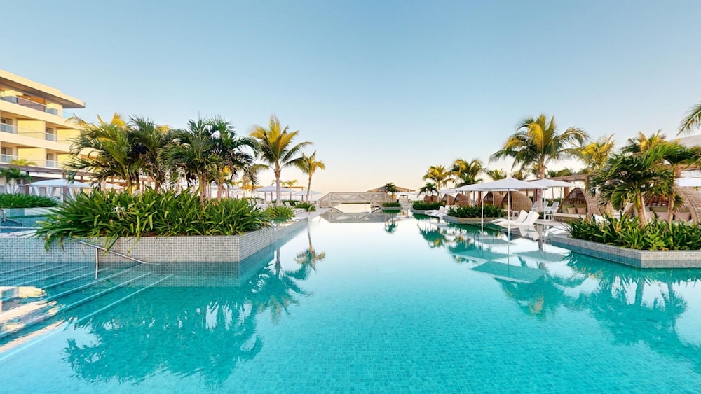 Princess Grand Jamaica Resort - All Inclusive — Swimming pool in Green Island