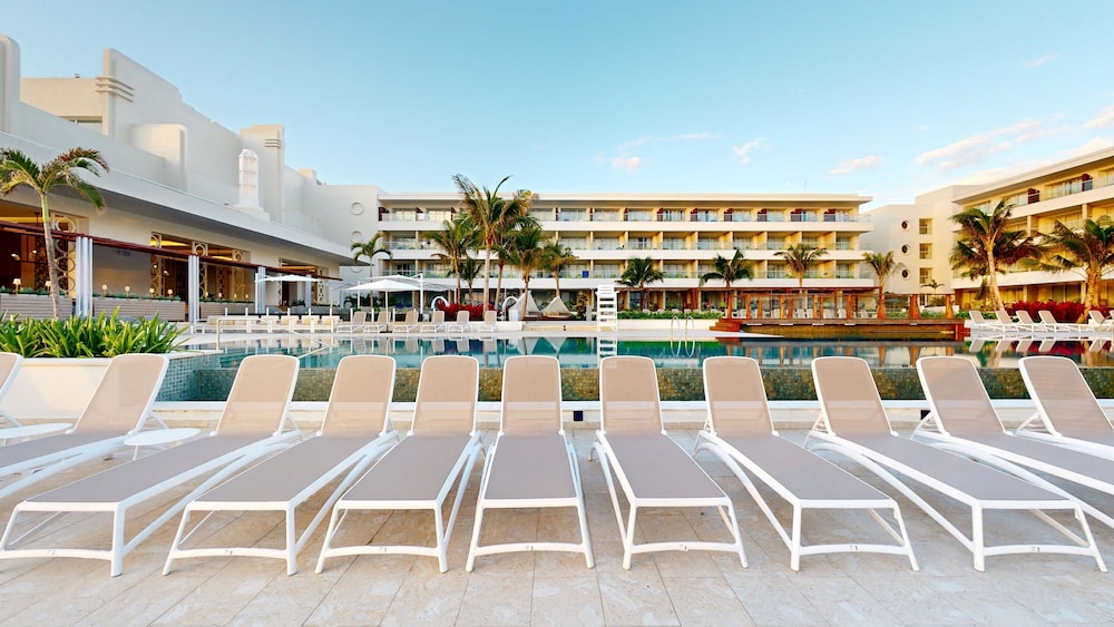 Princess Grand Jamaica Resort - All Inclusive — Swimming pool in Green Island