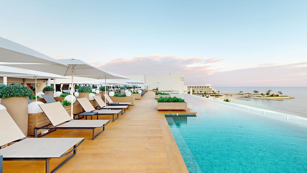 Princess Grand Jamaica Resort - All Inclusive — Swimming pool in Green Island