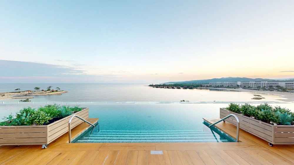 Princess Grand Jamaica Resort - All Inclusive — Swimming pool in Green Island