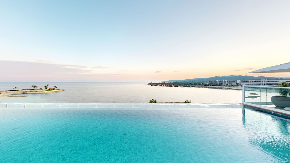 Princess Grand Jamaica Resort - All Inclusive — Swimming pool in Green Island