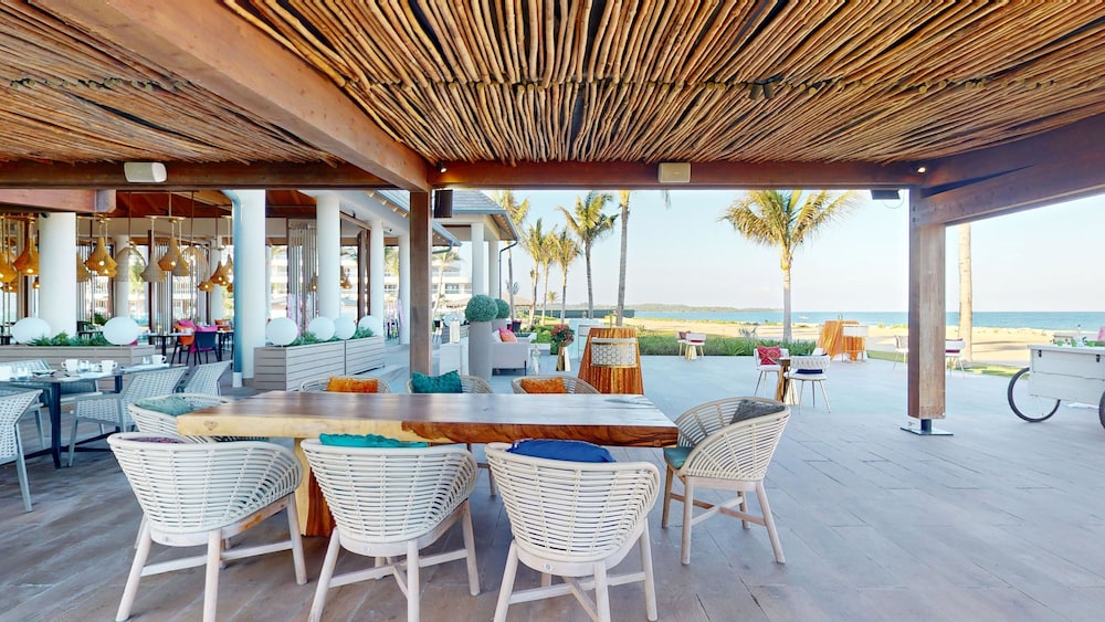 Princess Grand Jamaica Resort - All Inclusive — Restaurant & bars in Green Island