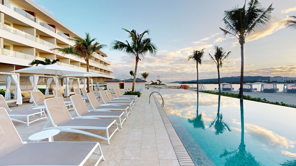 Princess Grand Jamaica Resort - All Inclusive — Swimming pool in Green Island