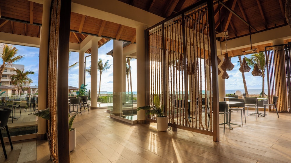 Princess Grand Jamaica Resort - All Inclusive — Restaurant & bars in Green Island