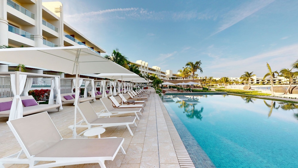 Princess Senses The Mangrove Resort - Luxury Adults Only - All Inclusive — Swimming pool in Green Island