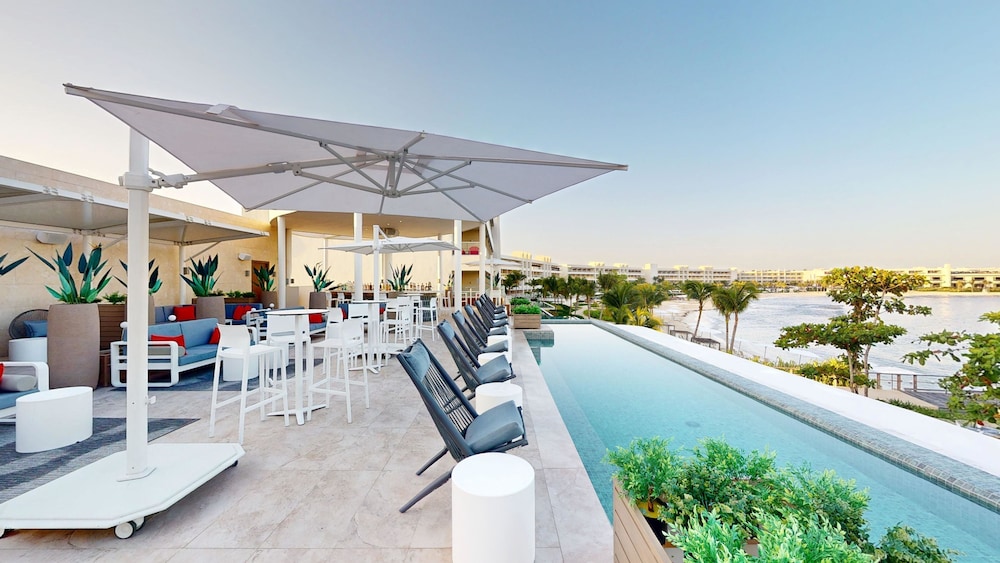 Princess Senses The Mangrove Resort - Luxury Adults Only - All Inclusive — Restaurant & bars in Green Island