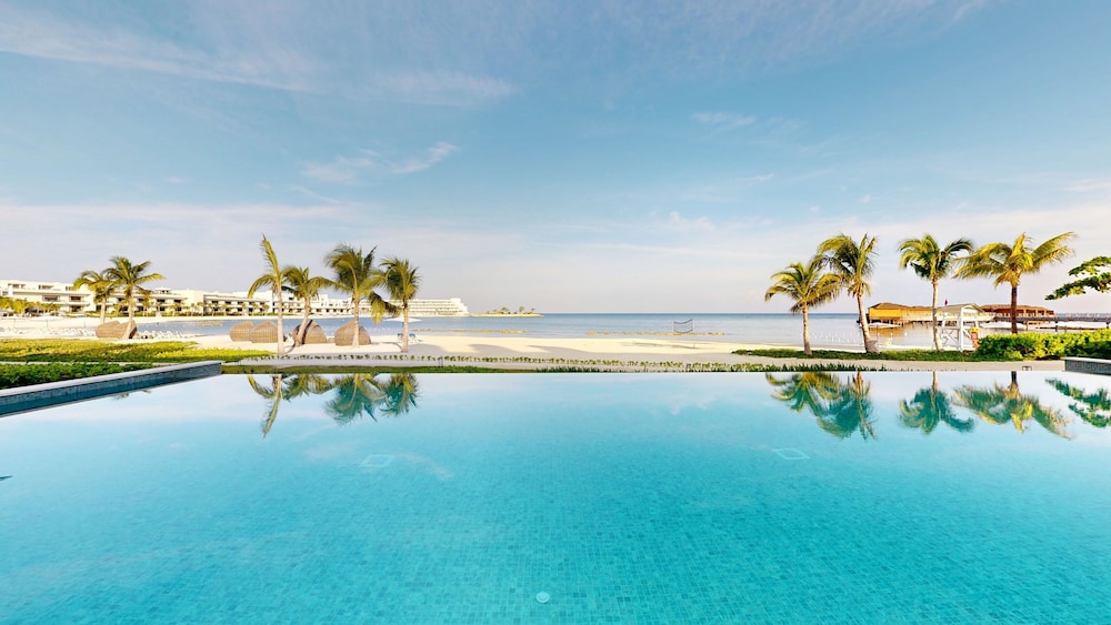 Princess Senses The Mangrove Resort - Luxury Adults Only - All Inclusive — Swimming pool in Green Island