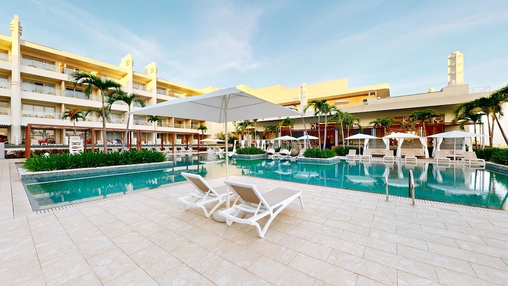 Princess Senses The Mangrove Resort - Luxury Adults Only - All Inclusive — Swimming pool in Green Island