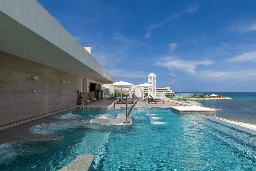 Princess Senses The Mangrove Resort - Luxury Adults Only - All Inclusive — Swimming pool in Green Island