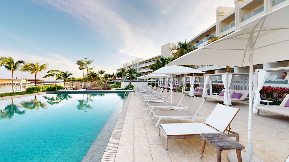 Princess Senses The Mangrove Resort - Luxury Adults Only - All Inclusive — Swimming pool in Green Island