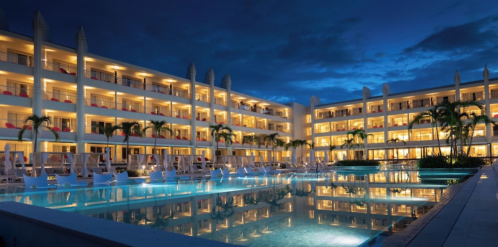 Princess Senses The Mangrove Resort - Luxury Adults Only - All Inclusive — Hotel building in Green Island