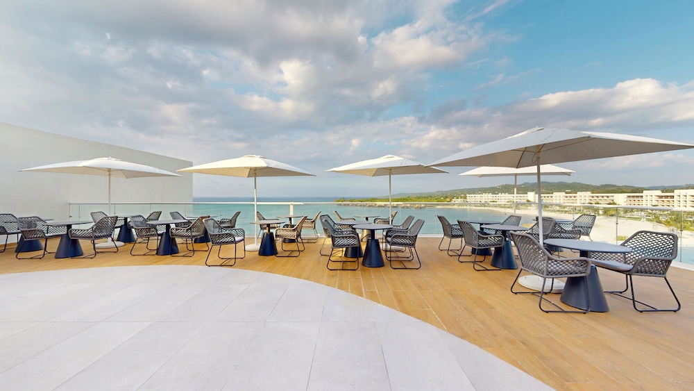 Princess Senses The Mangrove Resort - Luxury Adults Only - All Inclusive — Restaurant & bars in Green Island
