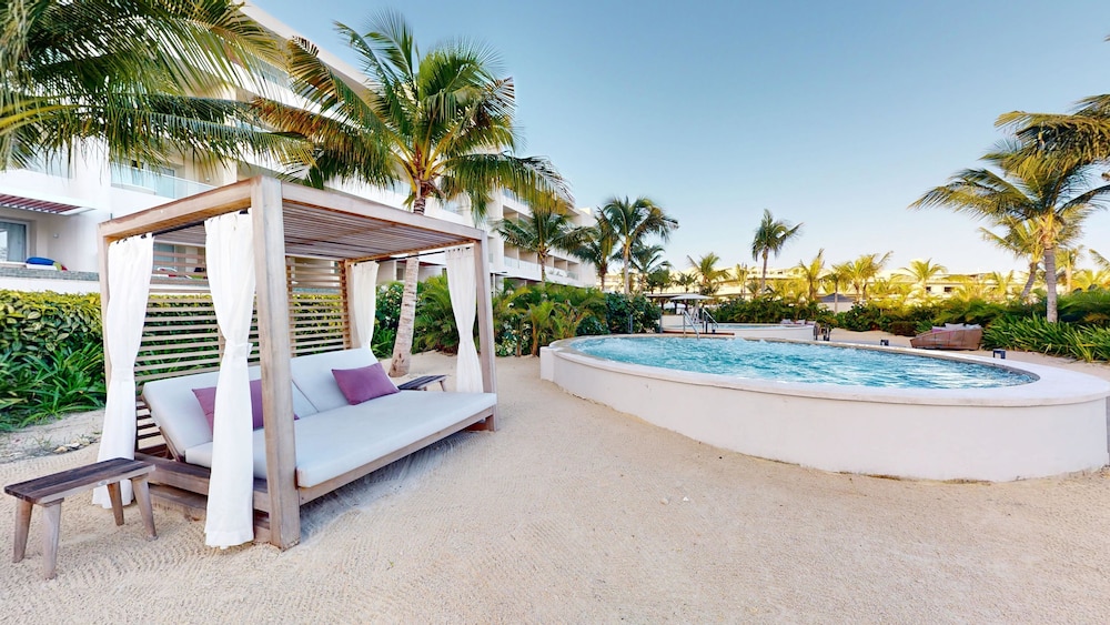 Princess Senses The Mangrove Resort - Luxury Adults Only - All Inclusive — Swimming pool in Green Island