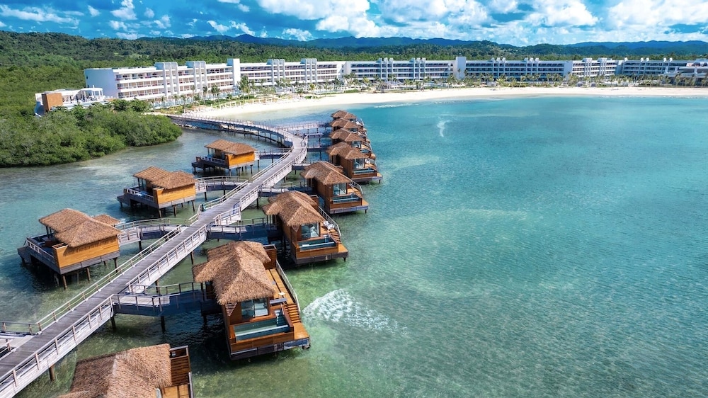 Princess Senses The Mangrove Resort - Luxury Adults Only - All Inclusive — Hotel building in Green Island
