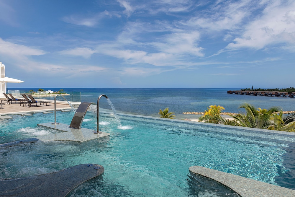 Princess Senses The Mangrove Resort - Luxury Adults Only - All Inclusive — Swimming pool in Green Island